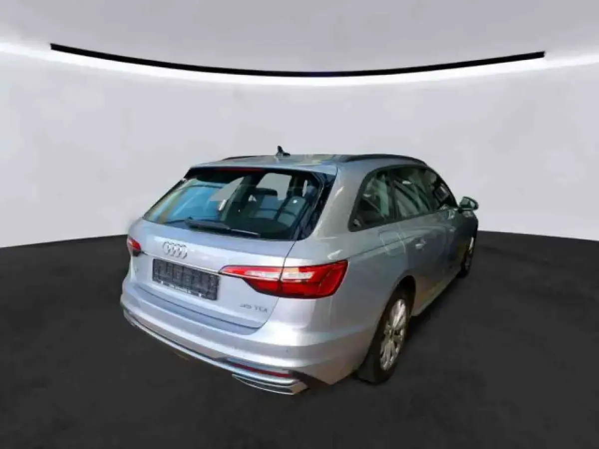 Gebraucht Audi A4 Advanced 163 PS (119 kW) 2022 Florettsilber metallic Kombi