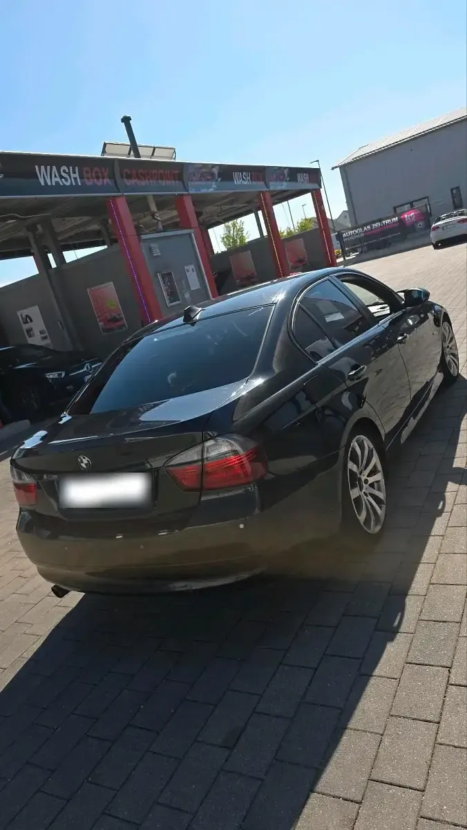 Gebraucht BMW 318 150 PS (110 kW) 2007 Schwarz Limousine