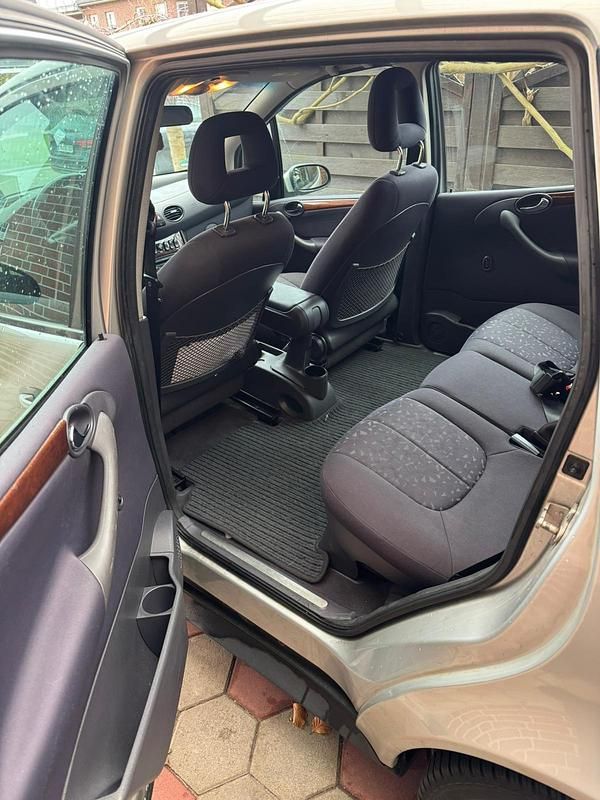 Usado Mercedes A140 82 HP (60 kW) 2005 Cinzento Citadino