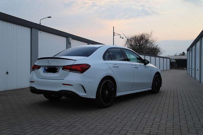 Weiß Gebraucht 2019 Mercedes A220 AMG line Limousine | 29.000 € (Etwas zu teuer) - Bild 1/4