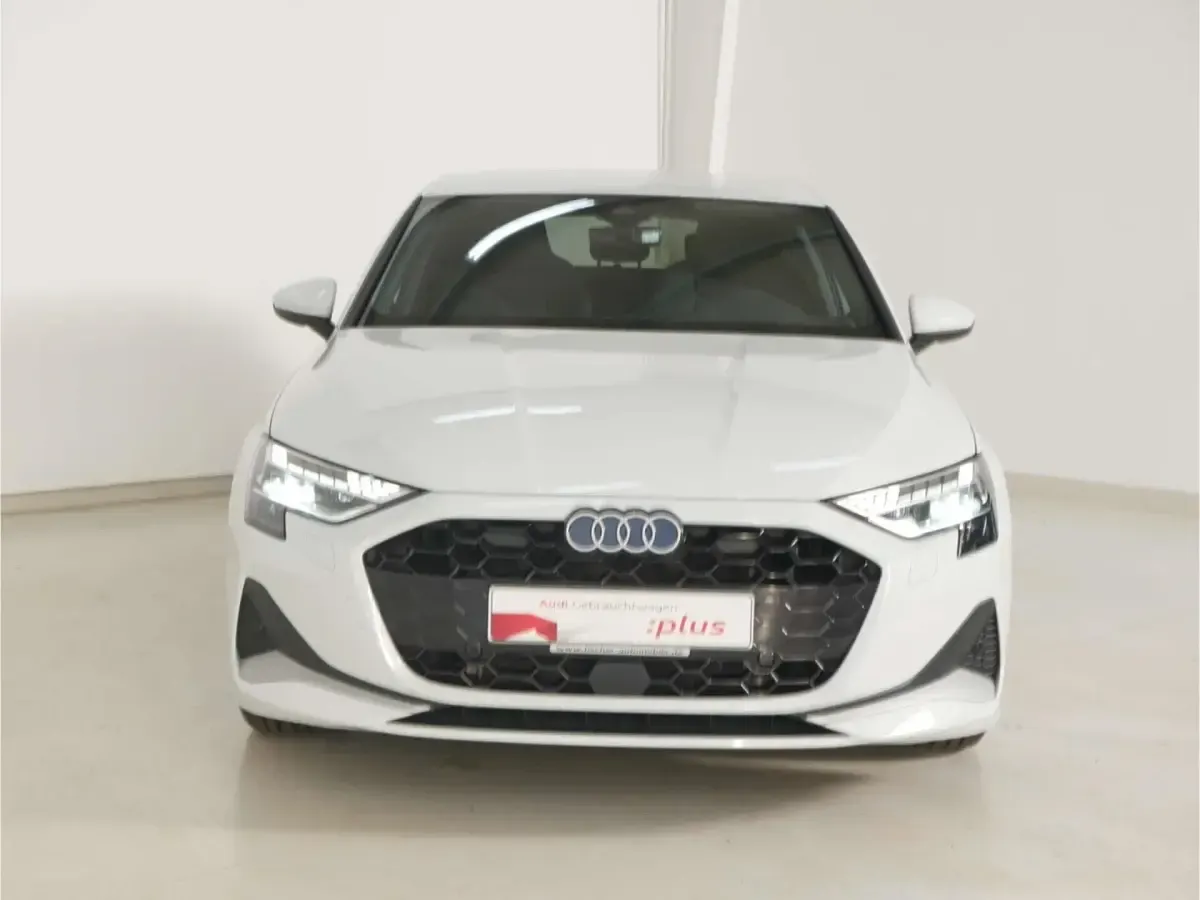 Gebraucht Audi A3 Sportback e-tron Advanced Plus 204 PS (150 kW) 2025 Gletscherweiß metallic Kleinwagen
