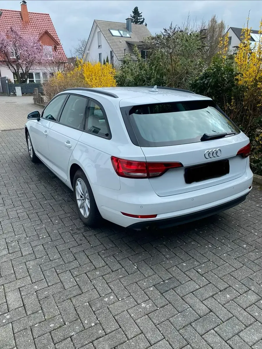 Gebraucht Audi A4 Comfort 150 PS (110 kW) 2018 Weiß Kombi