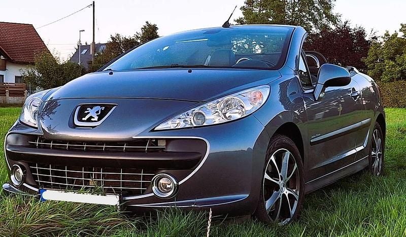 Grau Gebraucht 2007 Peugeot 207 CC Platinum Cabrio | 5.460 € (Teuer) - Bild 1/4