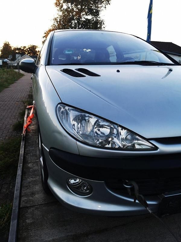 Silber Gebraucht 2002 Peugeot 206 Kleinwagen | 950 € (Guter Preis) - Bild 1/4