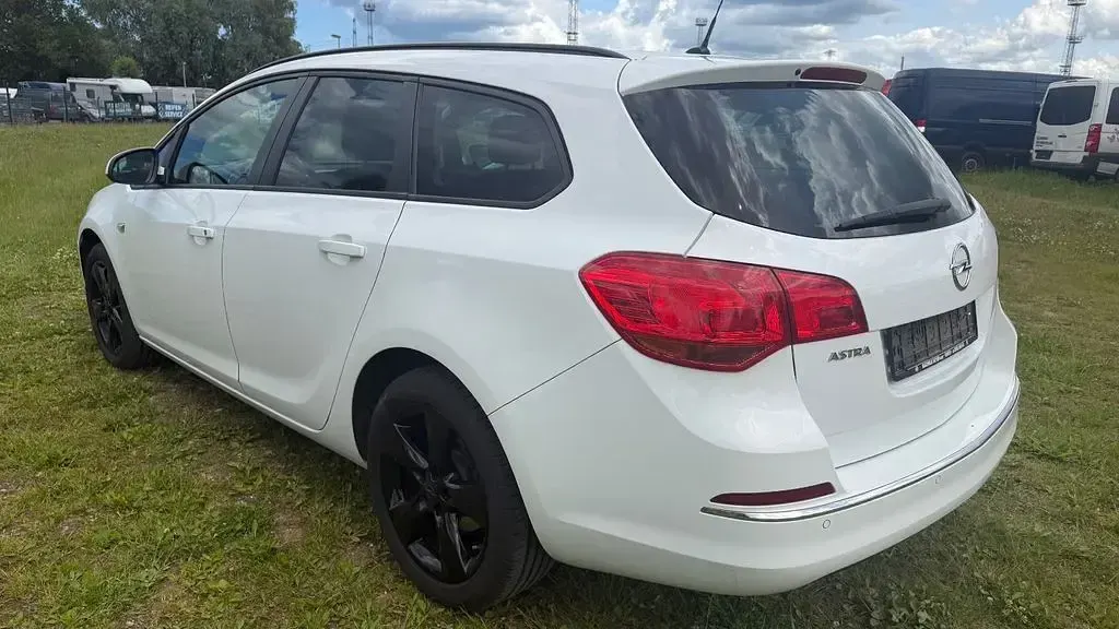 Gebraucht Opel Astra Style 120 PS (88 kW) 2015 Weiß Kombi