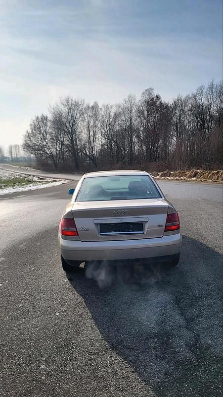 Gebraucht Audi A4 101 PS (74 kW) 1999 Gold Limousine