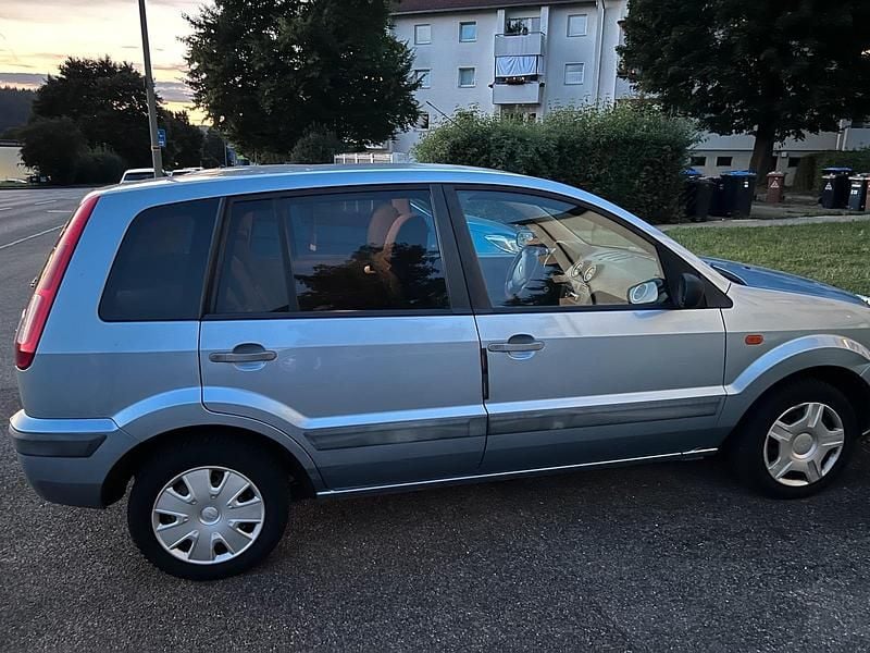 Blau Gebraucht 2005 Ford Fusion Kleinwagen | 2.500 € (Superpreis) - Bild 1/4