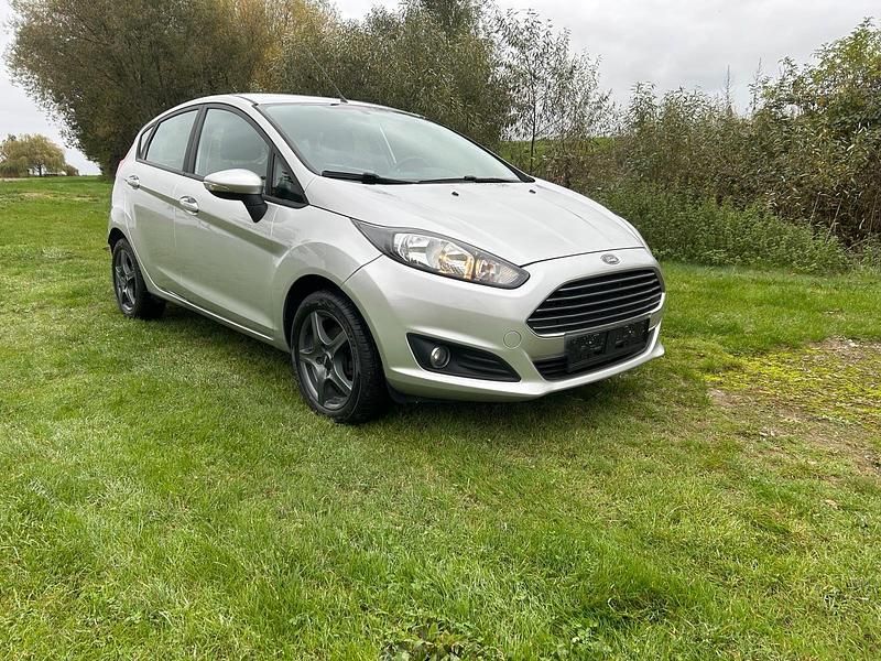 Silber Gebraucht 2017 Ford Fiesta Kleinwagen | 7.950 € (Guter Preis) - Bild 1/4