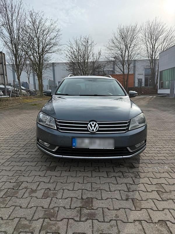 Gebraucht VW Passat 140 PS (102 kW) 2011 Grau Limousine