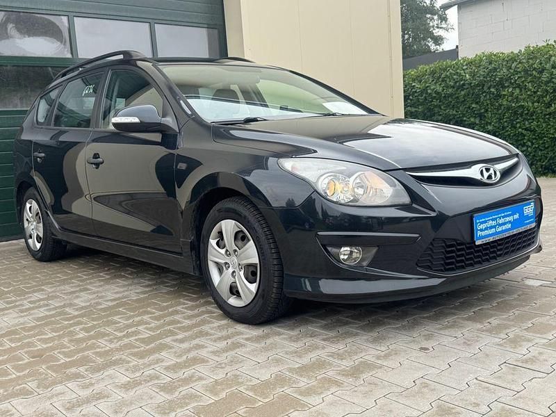 Schwarz Gebraucht 2011 Hyundai i30 Edition Kombi | 3.290 € (Etwas zu teuer) - Bild 1/4
