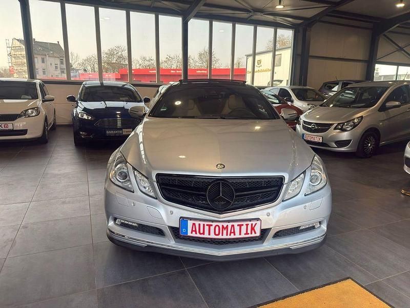 Gebraucht Mercedes E250 204 PS (150 kW) 2009 Silber Coupé