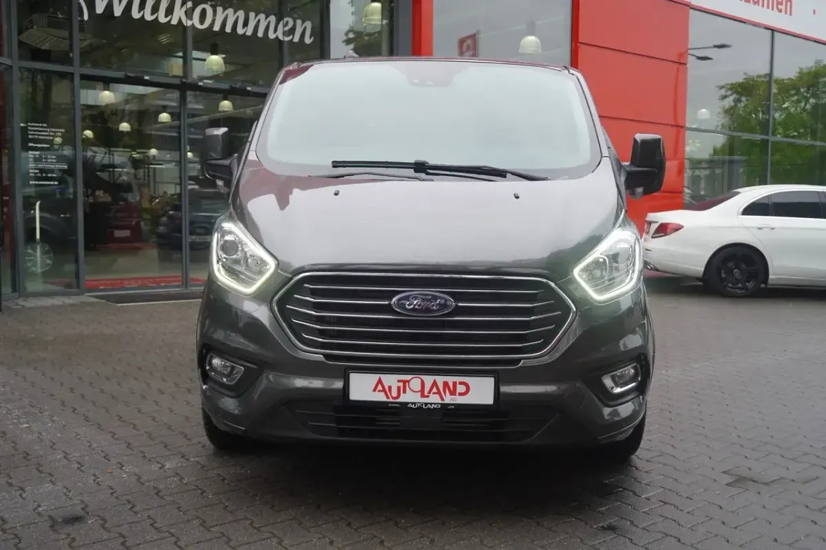 Gebraucht Ford Tourneo Custom Titanium 131 PS (96 kW) 2020 Grau Van