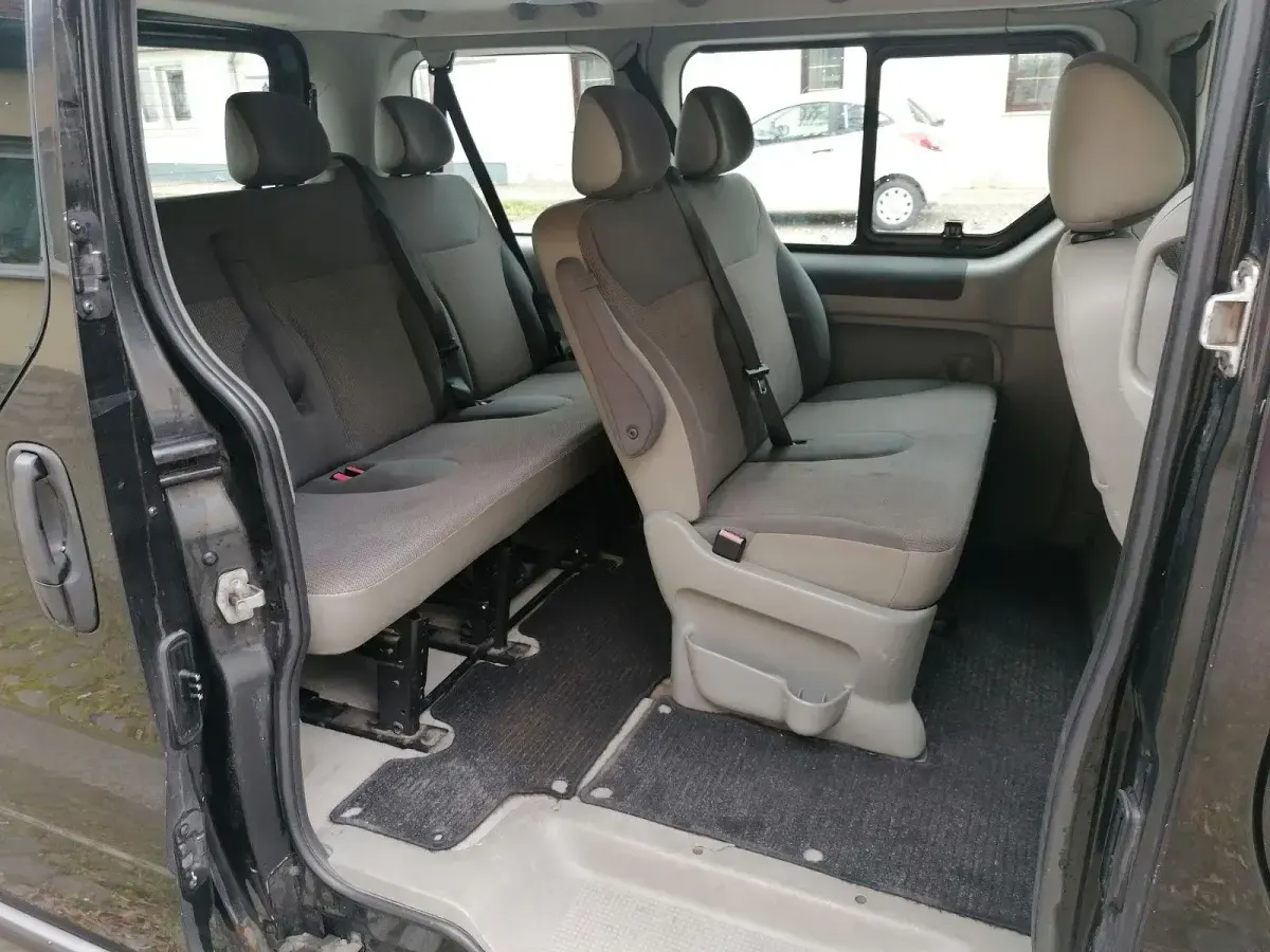 Używany Opel Vivaro 135 KM (99 kW) 2006 Czarny Minivan
