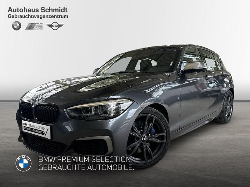 Mineralgrau Gebraucht 2019 BMW M140 M Sport Limousine | 32.990 € (Fairer Preis) - Bild 1/4