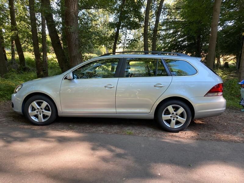 Andere außenfarben Gebraucht 2012 VW Golf VI Comfortline Kombi | 10.000 € (Teuer) - Bild 1/4