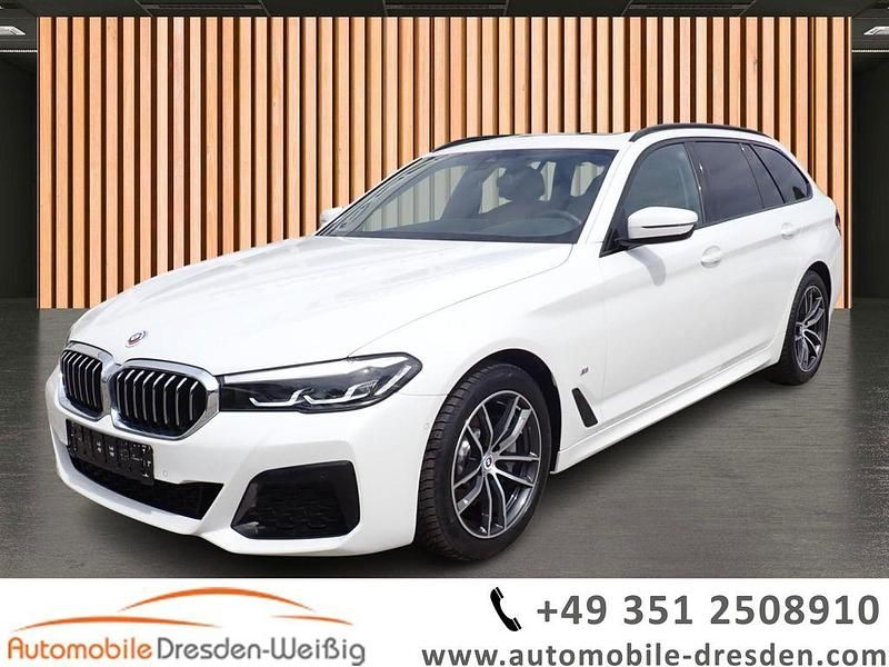 Weiß (alpinweiss 3) Gebraucht 2022 BMW 530 Shadowline Kombi | 39.980 € (Guter Preis) - Bild 1/4