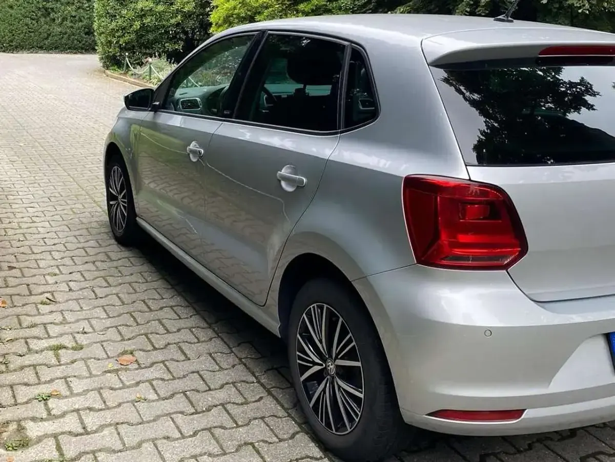 Gebraucht VW Polo Allstar 75 PS (55 kW) 2016 Silber Limousine