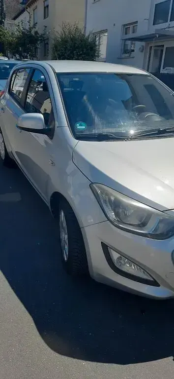 Gebraucht Hyundai i20 Trend 86 PS (63 kW) 2013 Silber Kleinwagen
