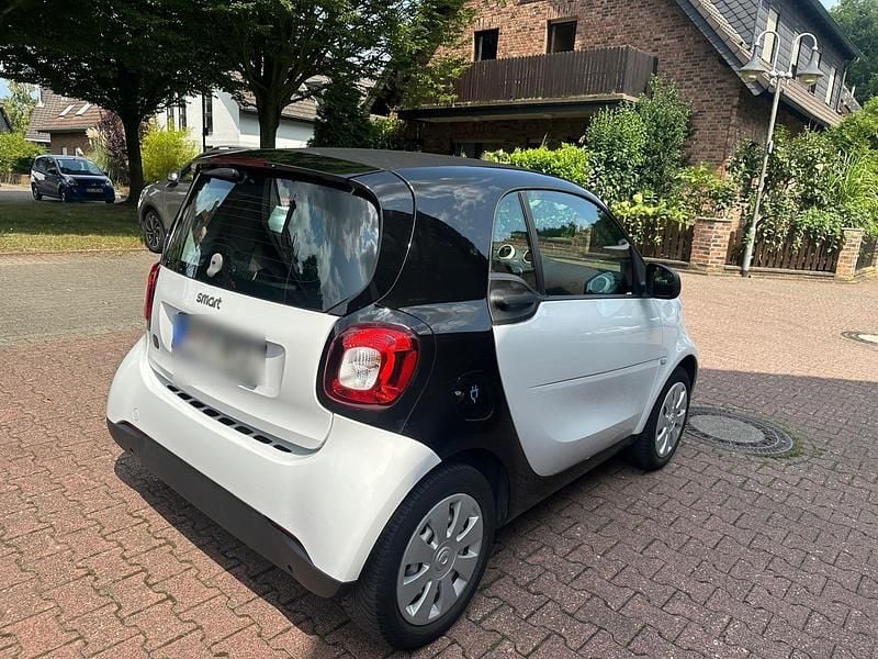 Gebraucht Smart ForTwo Electric Drive 62 kW (85 PS) 2019 Weiß Coupé