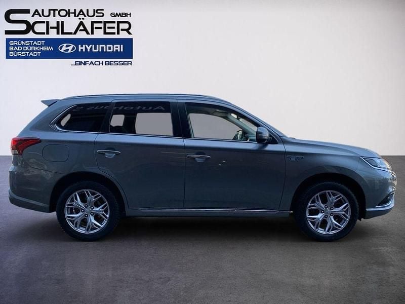 Gebraucht Mitsubishi Outlander P-HEV Basis 224 PS (164 kW) 2020 Platinumgrau (m) SUV