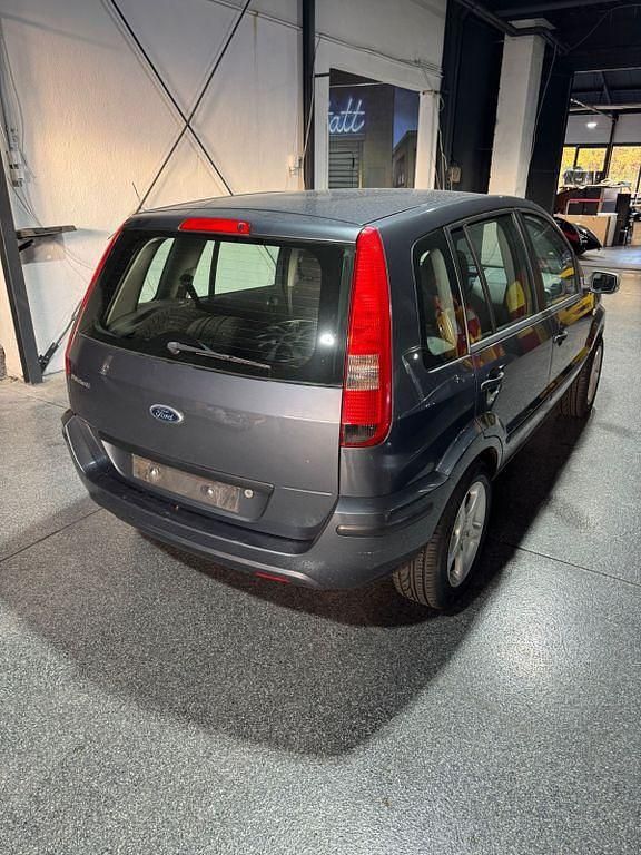 Gebraucht Ford Fusion 80 PS (58 kW) 2003 Grau Limousine