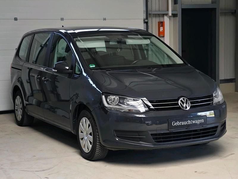 Second-hand VW Sharan 140 CP (102 kW) 2011 Gri Monovolum