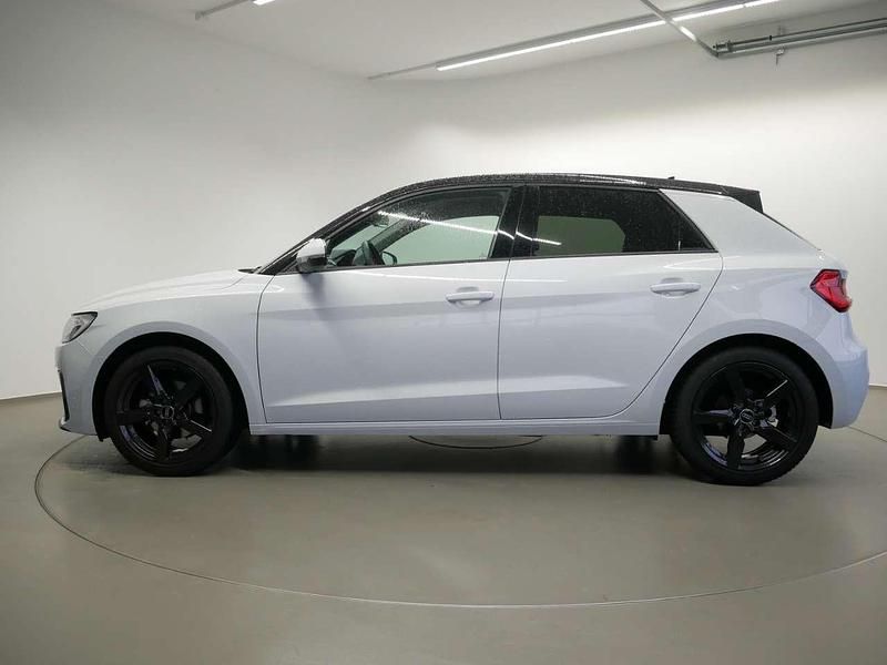 Gebraucht Audi A1 Sportback Advanced 116 PS (85 kW) 2025 Gletscherweiss metallic/ mythosschwarz metallic Kleinwagen