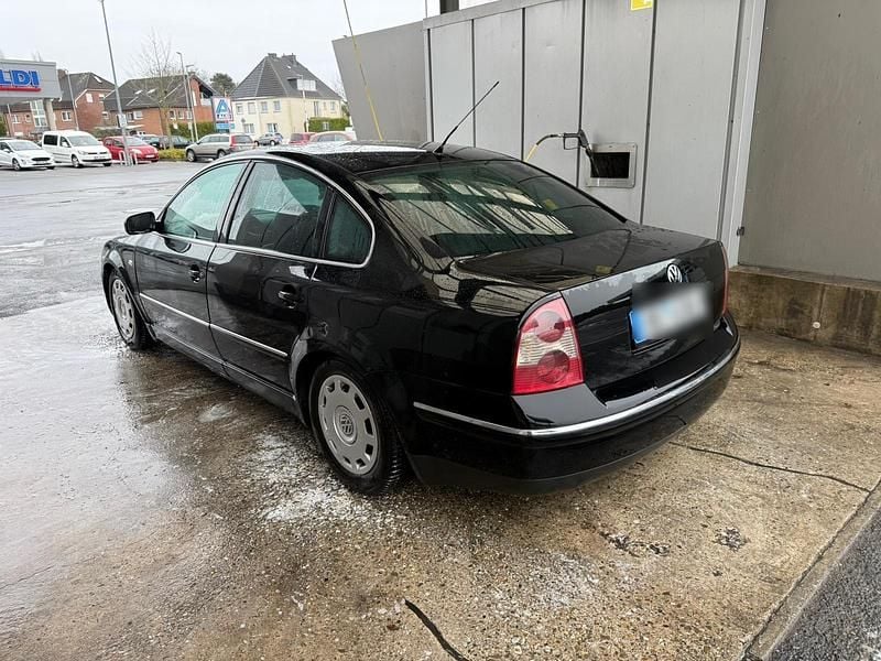 Gebraucht VW Passat 131 PS (96 kW) 2001 Schwarz Limousine
