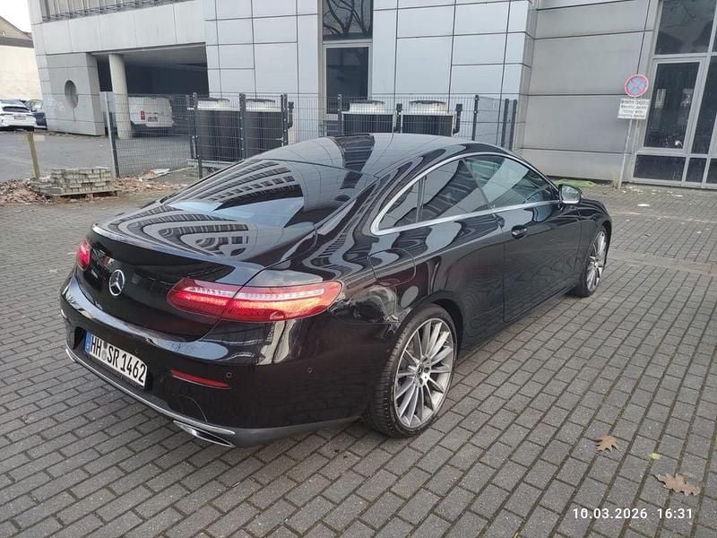 Gebraucht Mercedes E220 AMG 194 PS (142 kW) 2018 Schwarz Coupé