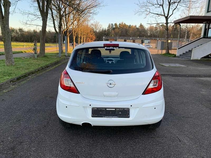 Gebraucht Opel Corsa Selection 80 PS (58 kW) 2009 Casabl/arctic/eisweiss/kaolin Limousine