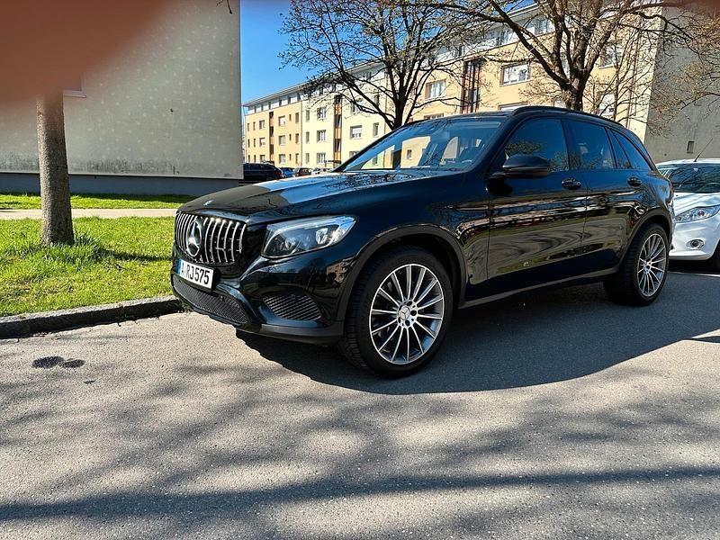 Schwarz Gebraucht 2017 Mercedes GLC250 AMG SUV | 25.000 € (Fairer Preis) - Bild 1/4