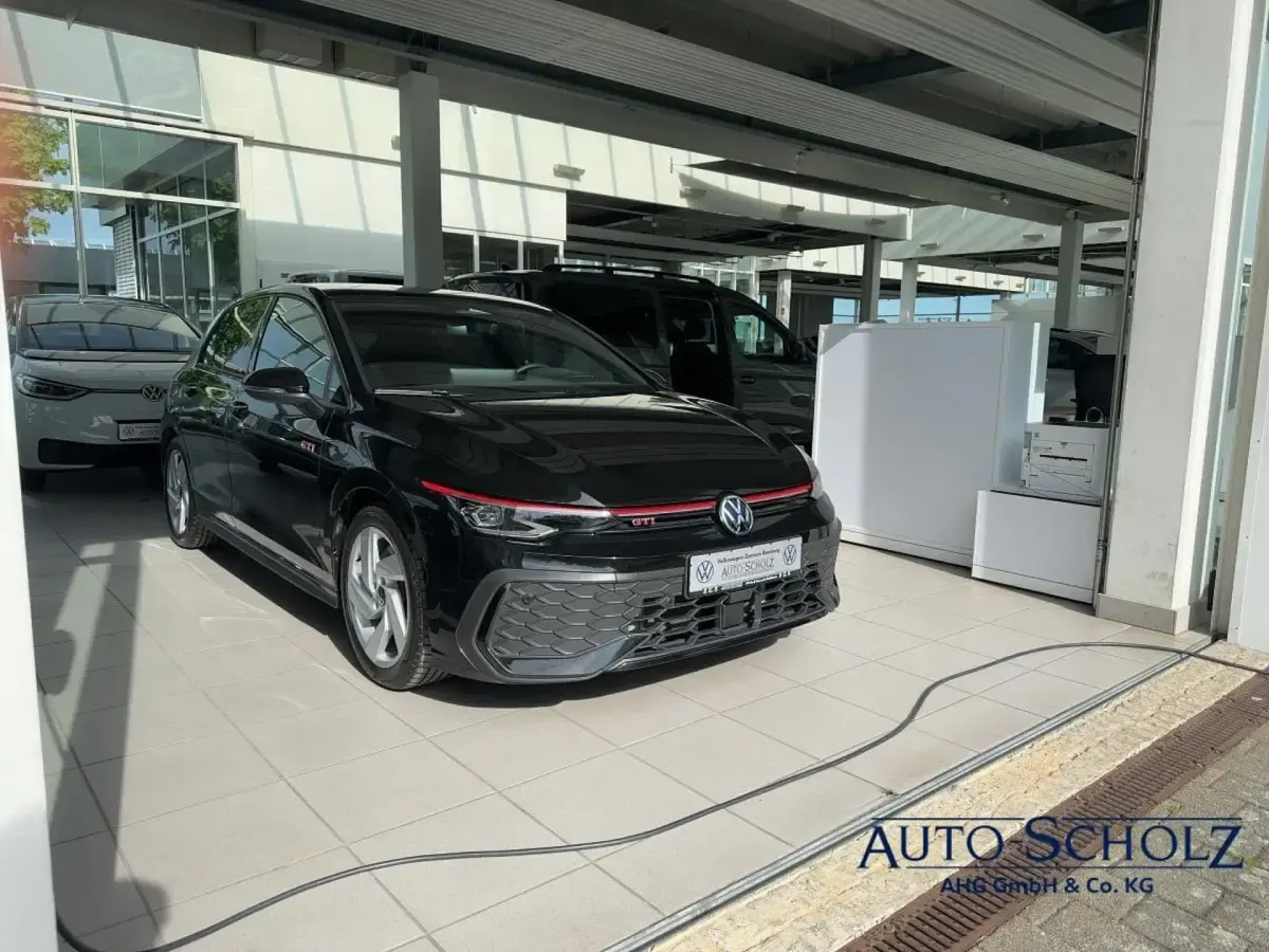 Gebraucht VW Golf VIII GTI 265 PS (194 kW) 2025 Schwarz Limousine