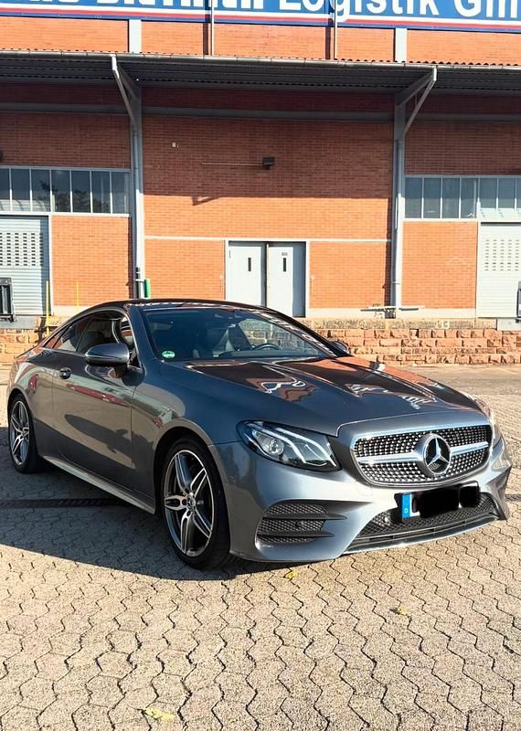 Andere farben Gebraucht 2017 Mercedes E220 AMG line Coupé | 25.550 € (Fairer Preis) - Bild 1/4
