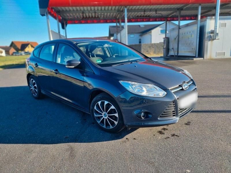 Gebraucht Ford Focus 116 PS (85 kW) 2011 Blau Kleinwagen