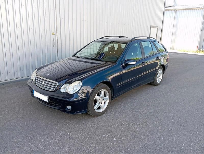 Blau Gebraucht 2005 Mercedes C220 Kombi | 2.000 € (Guter Preis) - Bild 1/4
