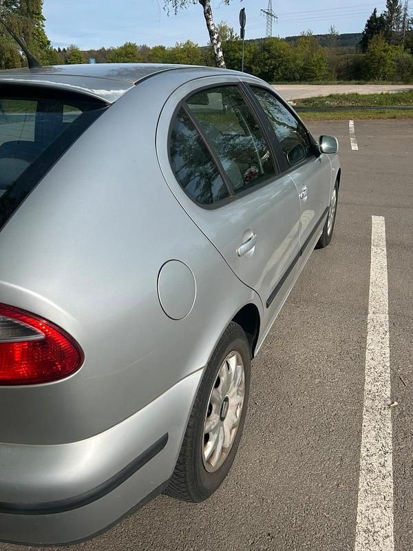 Second-hand Seat Leon 105 CP (77 kW) 2001 Argintiu Hatchback