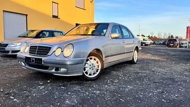 Gebraucht Mercedes E240 Elegance 170 PS (125 kW) 2000 Silber Limousine