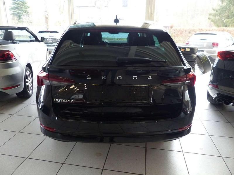 Gebraucht Skoda Octavia Style 150 PS (110 kW) 2022 Schwarzmagic perleffekt Kombi