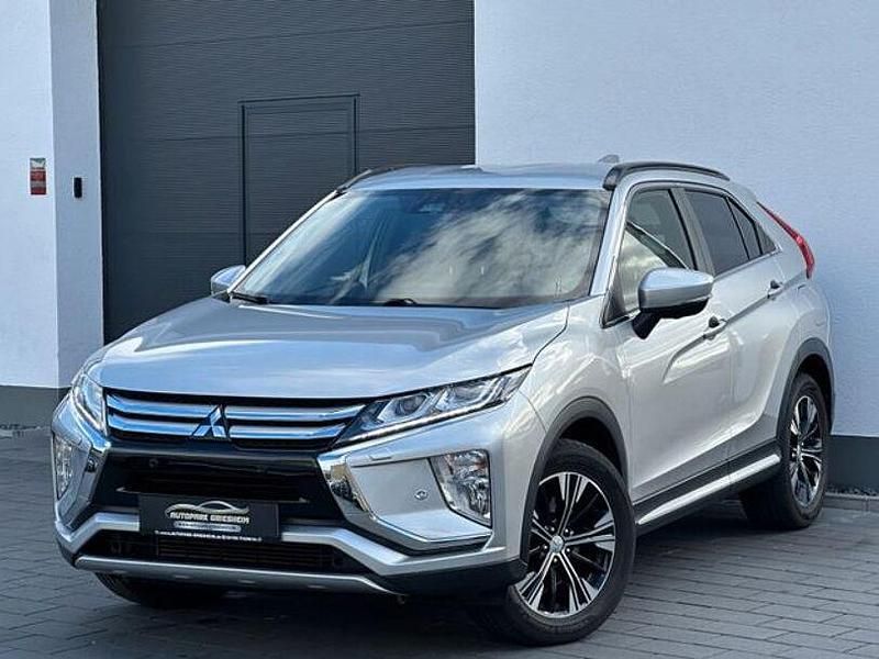 Silber Gebraucht 2018 Mitsubishi Eclipse Cross Top SUV | 15.900 € (Etwas zu teuer) - Bild 1/4