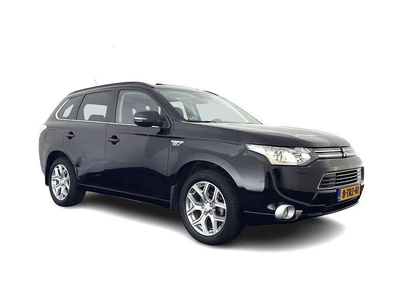Schwarz Gebraucht 2014 Mitsubishi Outlander P-HEV Instyle SUV | 8.445 € (Fairer Preis) - Bild 1/4