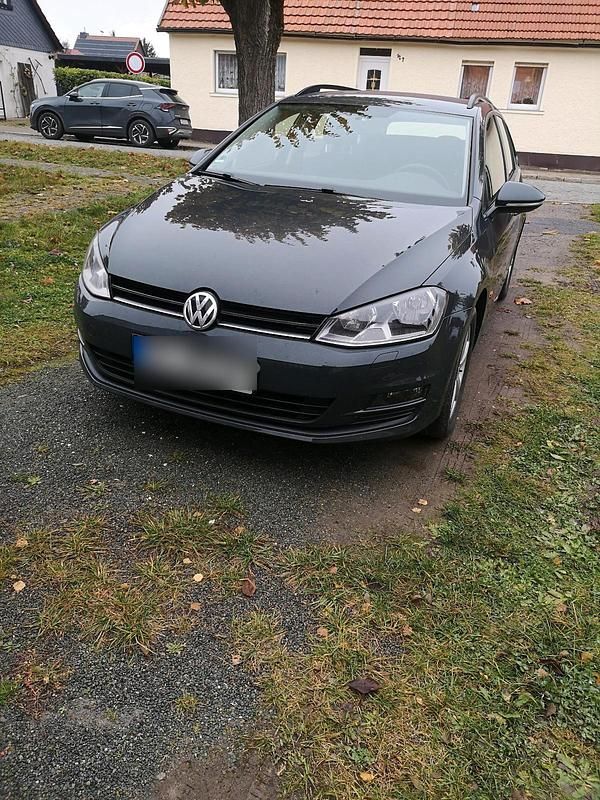 Grau Gebraucht 2016 VW Golf VII Kombi | 7.500 € - Bild 1/4
