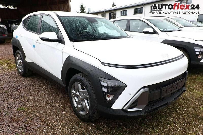 Atlas white Neu 2025 Hyundai Kona Select SUV | 25.014 € (Guter Preis) - Bild 1/4