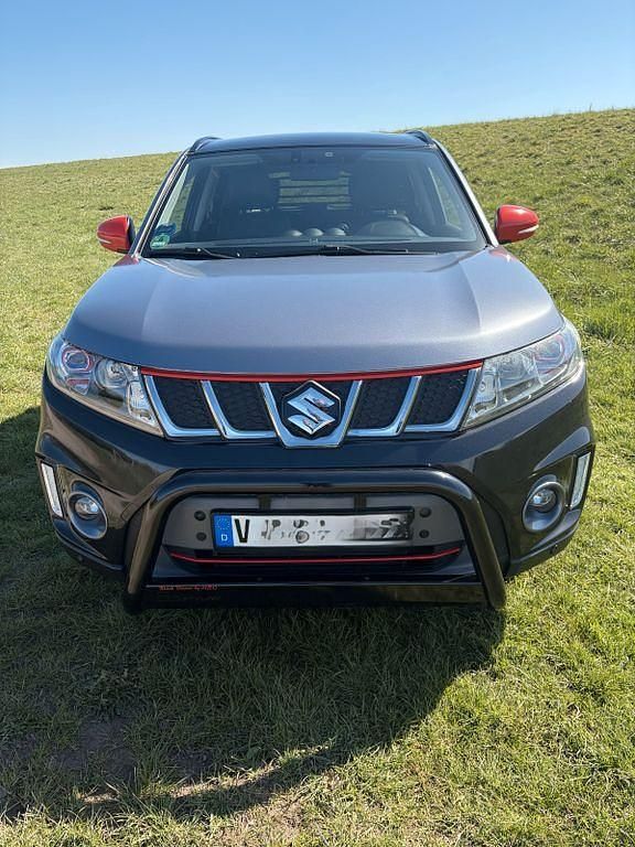 Gebraucht Suzuki Vitara 140 PS (102 kW) 2017 Schwarz SUV