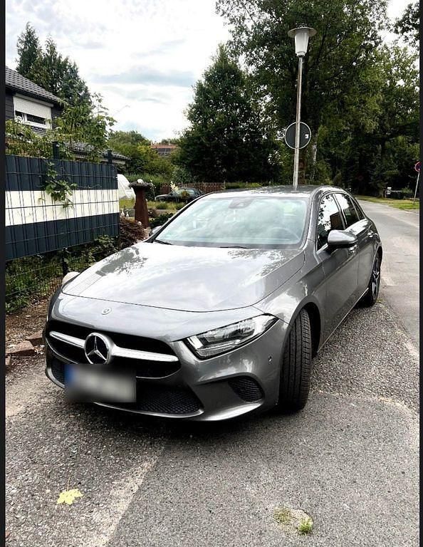 Grau Gebraucht 2020 Mercedes A180 AMG Limousine | 20.000 € (Superpreis) - Bild 1/4