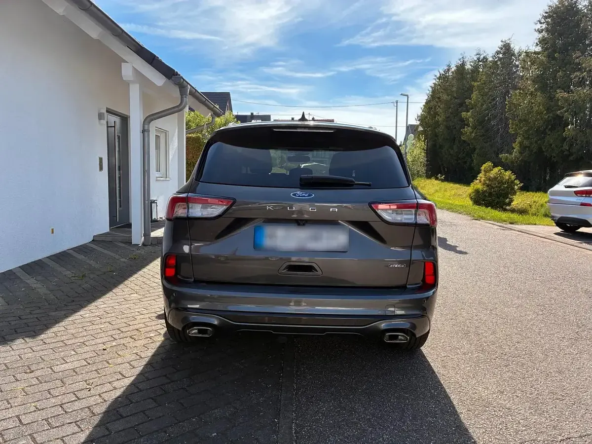 Gebraucht Ford Kuga 225 PS (165 kW) 2022 Grau SUV