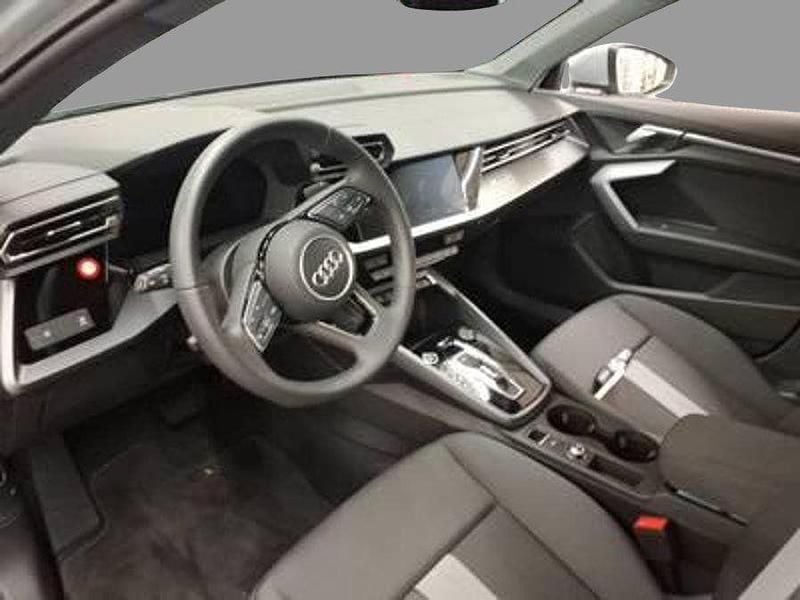 Gebraucht Audi A3 Sport 116 PS (85 kW) 2025 Grau Limousine