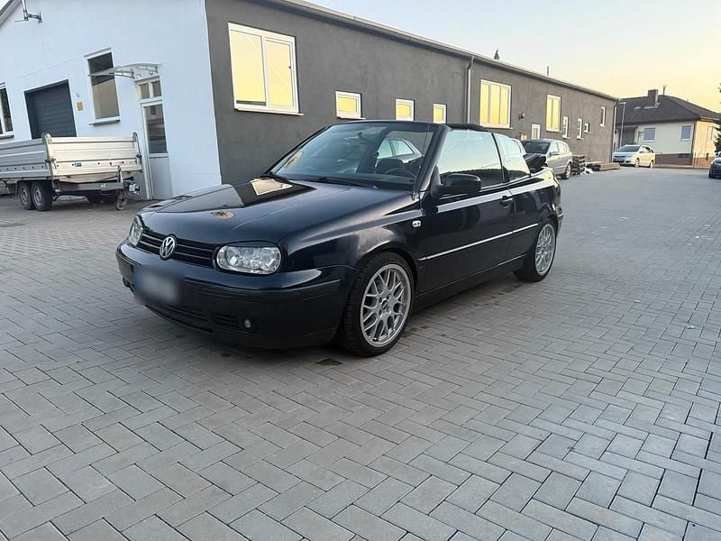 Blau Gebraucht 2002 VW Golf Cabriolet Classicline Cabrio | 2.900 € (Fairer Preis) - Bild 1/4