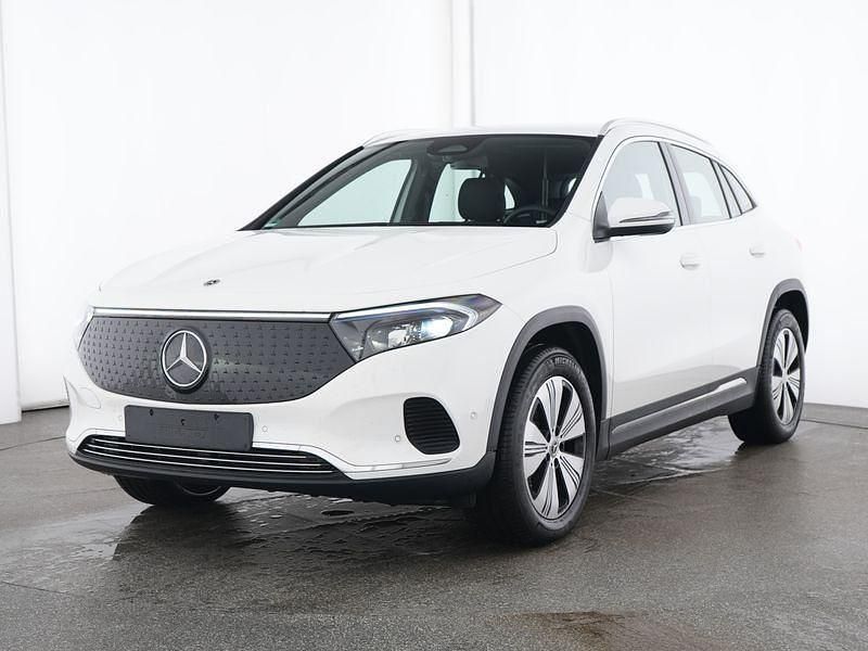 Weiß Gebraucht 2024 Mercedes EQA300 Advanced SUV | 36.850 € (Fairer Preis) - Bild 1/4