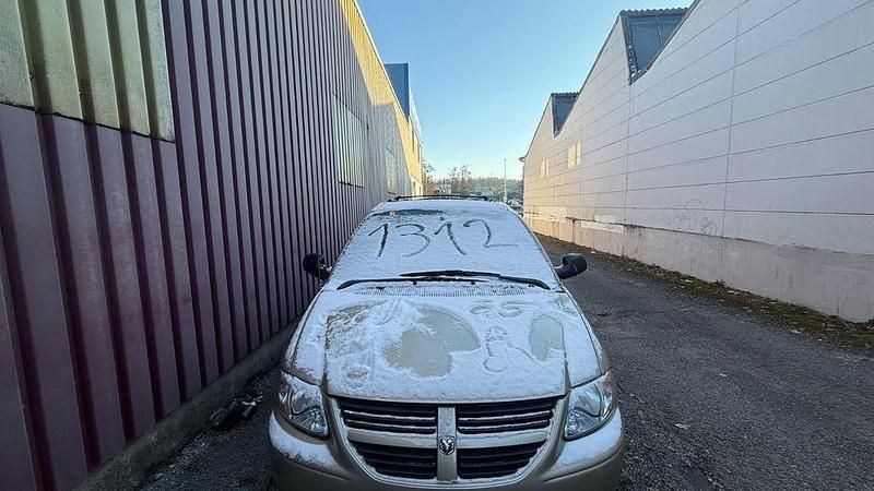 Grau Gebraucht 2005 Dodge Grand Caravan Van / Kleinbus | 3.999 € - Bild 1/4