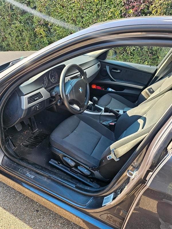 Gebraucht BMW 320 163 PS (119 kW) 2005 Grau Limousine